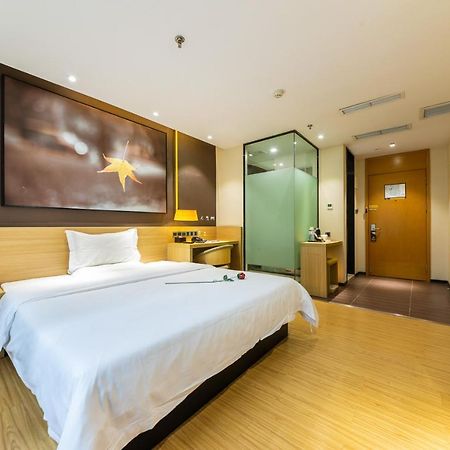 Iu Hotel Chongqing Jiefangbei Esterno foto