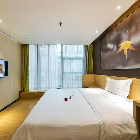Iu Hotel Chongqing Jiefangbei Esterno foto