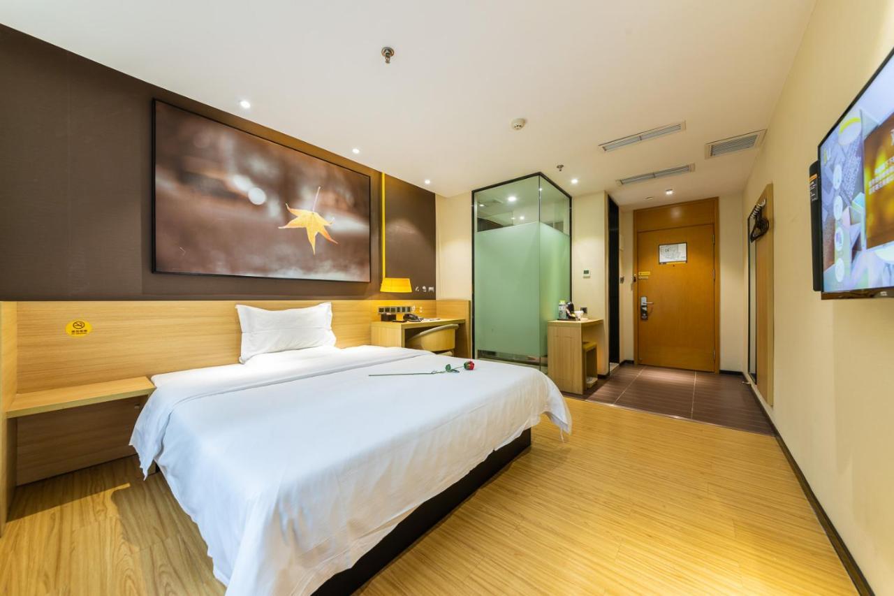 Iu Hotel Chongqing Jiefangbei Esterno foto