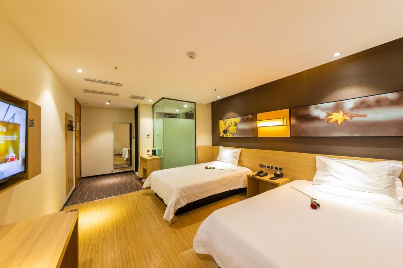 Iu Hotel Chongqing Jiefangbei Esterno foto