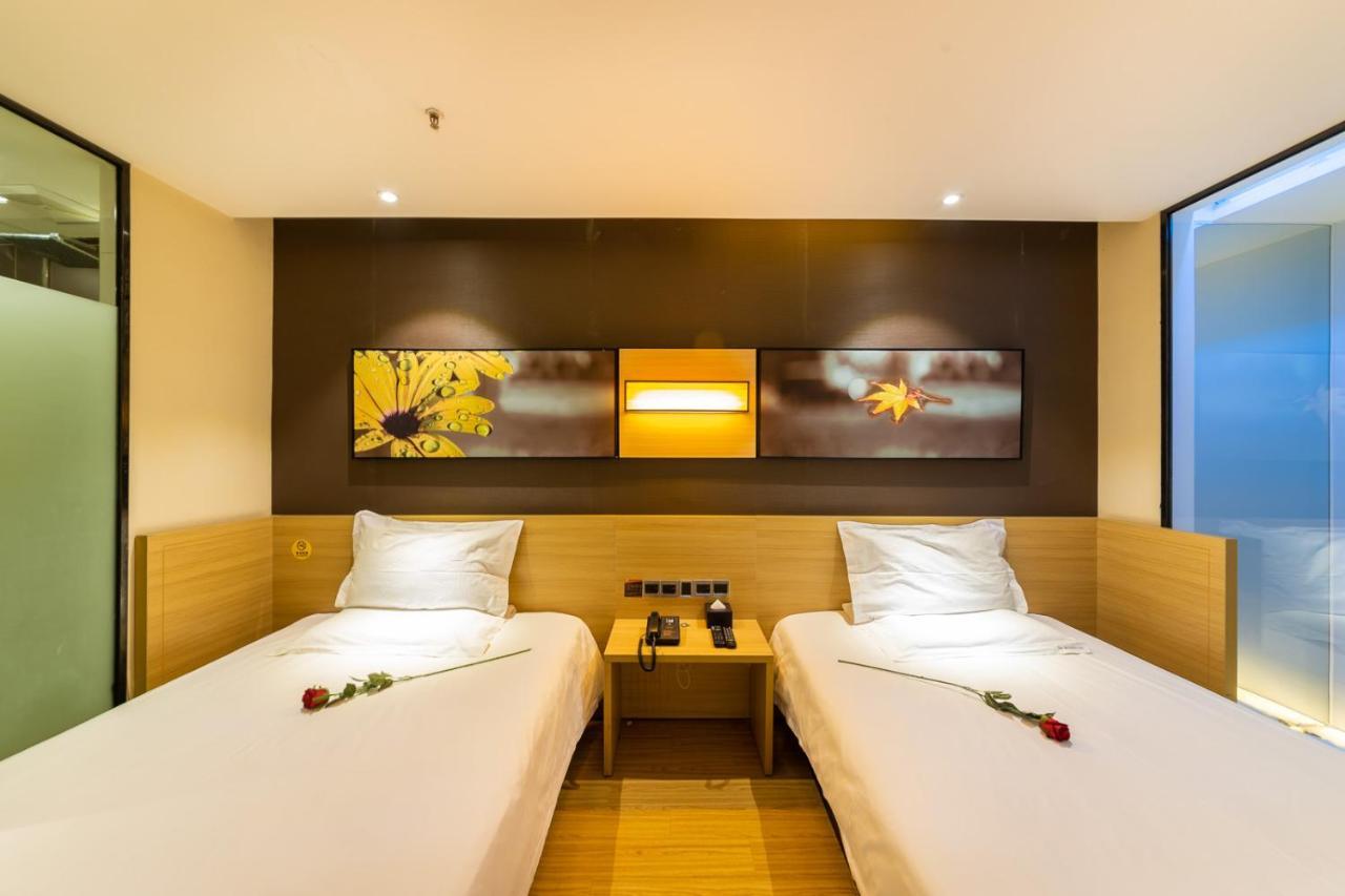 Iu Hotel Chongqing Jiefangbei Esterno foto