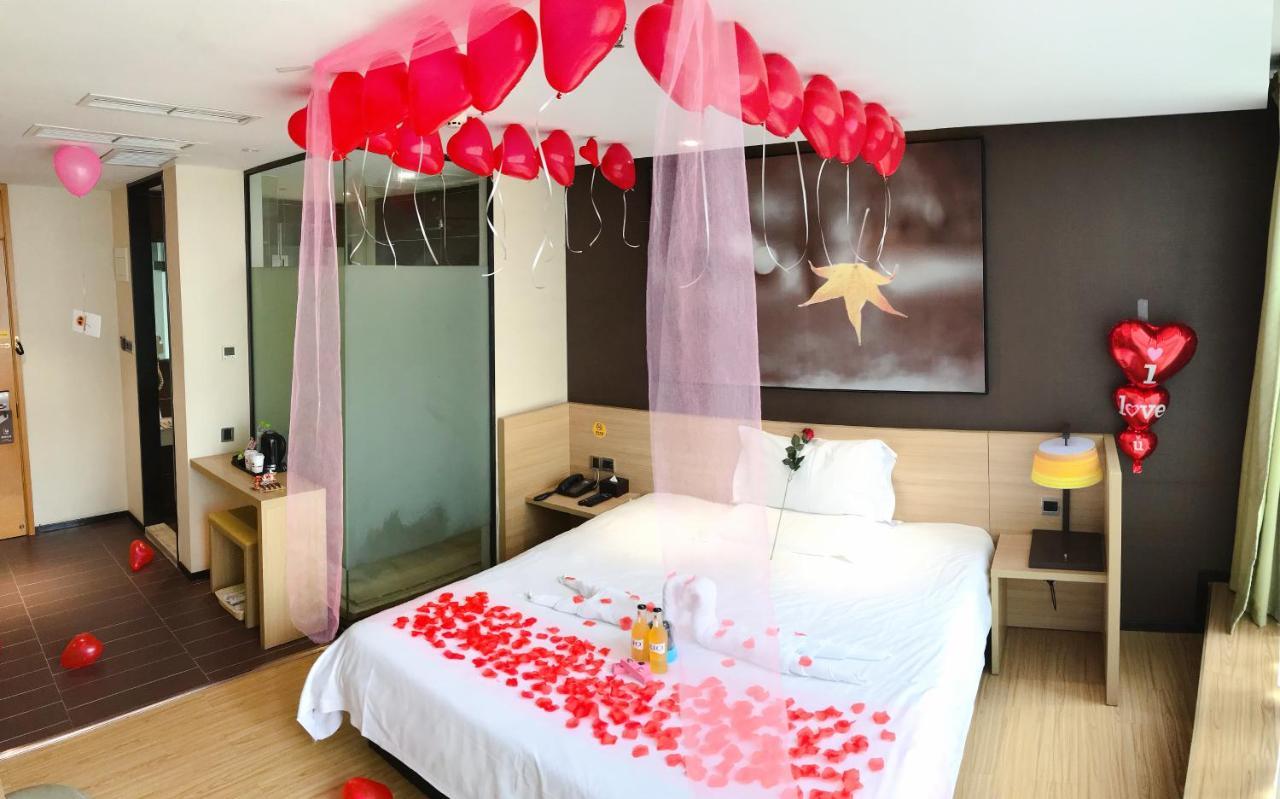Iu Hotel Chongqing Jiefangbei Esterno foto