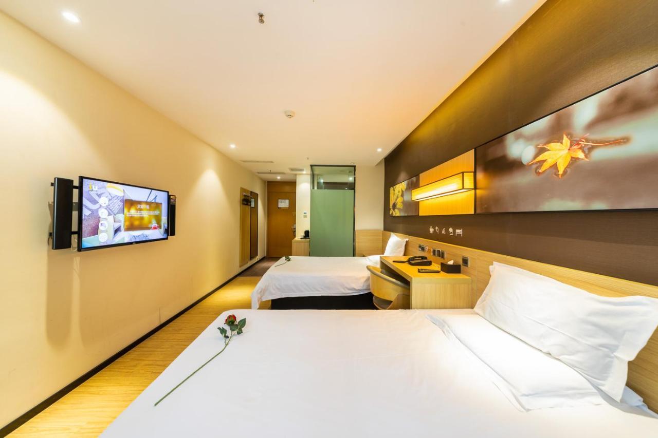 Iu Hotel Chongqing Jiefangbei Esterno foto