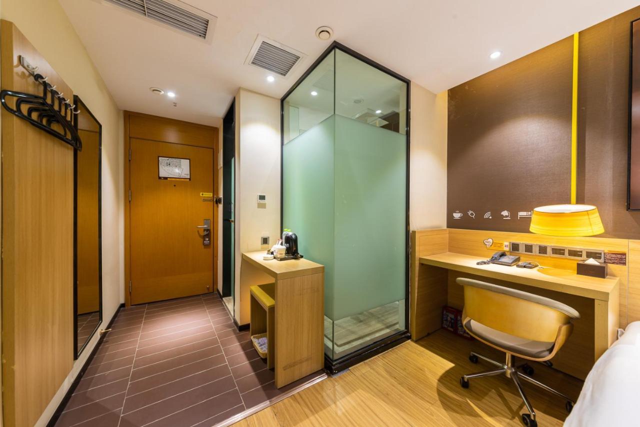 Iu Hotel Chongqing Jiefangbei Esterno foto