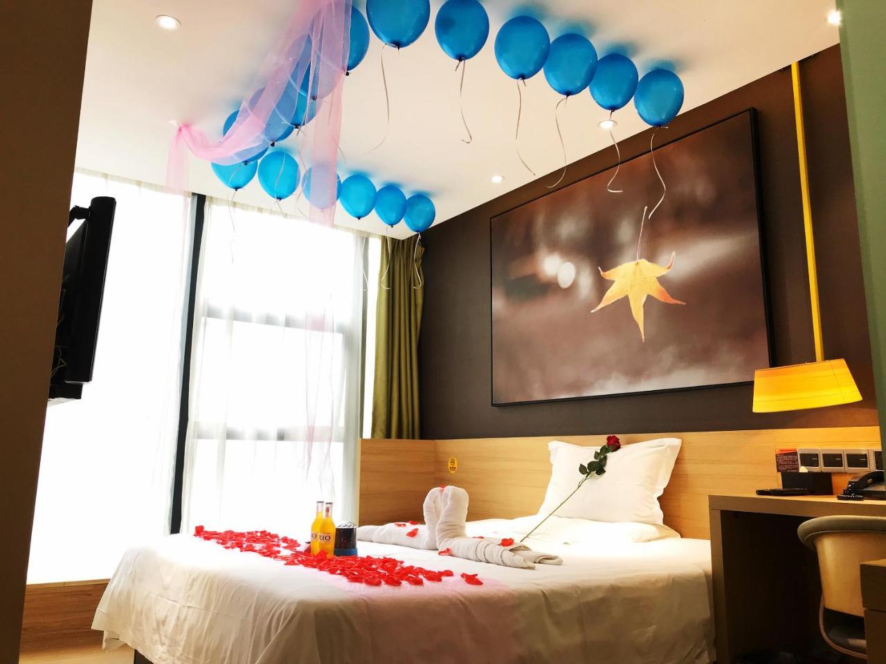 Iu Hotel Chongqing Jiefangbei Esterno foto