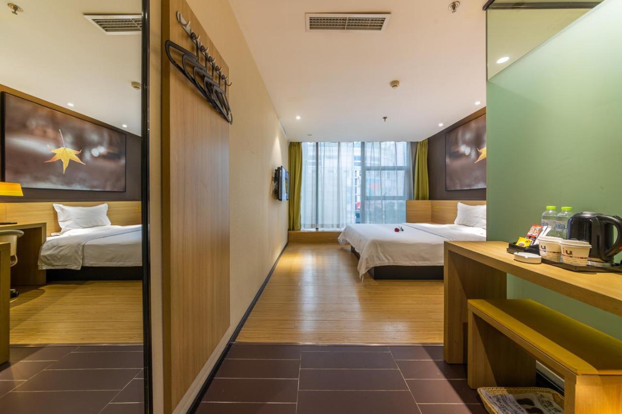 Iu Hotel Chongqing Jiefangbei Esterno foto