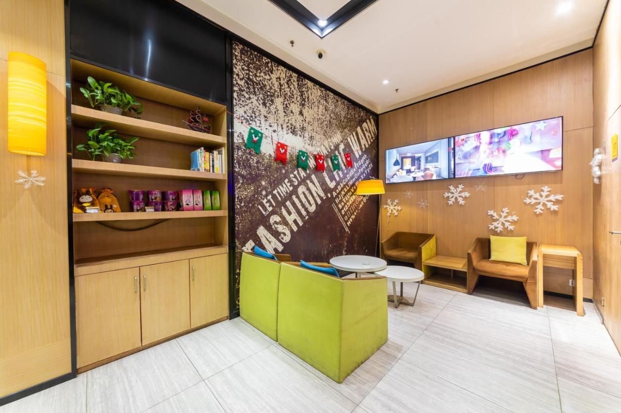 Iu Hotel Chongqing Jiefangbei Esterno foto