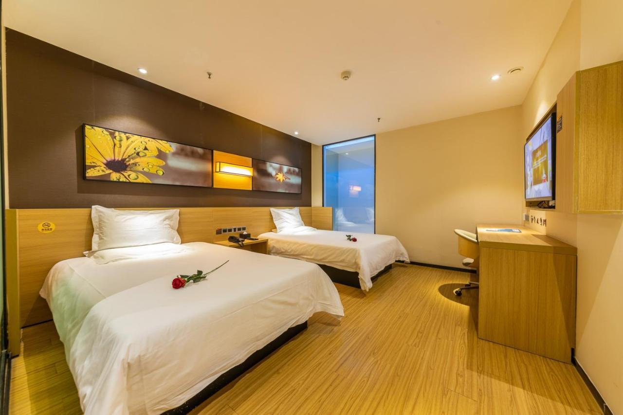 Iu Hotel Chongqing Jiefangbei Esterno foto