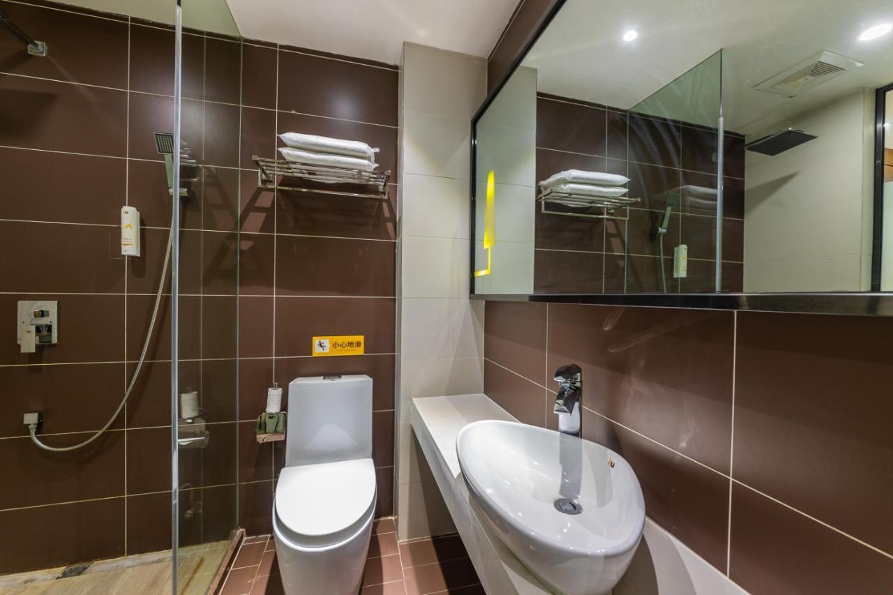 Iu Hotel Chongqing Jiefangbei Esterno foto