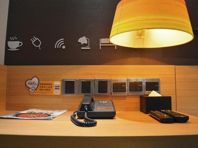 Iu Hotel Chongqing Jiefangbei Esterno foto